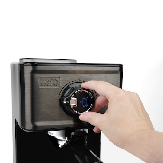 Photo of BLACK+DECKER BXCO1200E coffee machine front view, hand adjusting control knob.