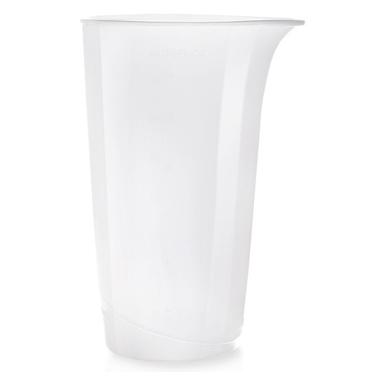 BLACK+DECKER BXHB500E clear plastic measuring cup, tall cylindrical shape, white background, side angle.