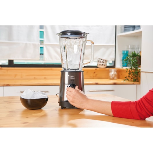 BLACKDECKER BXJB800E blender on kitchen table with ice cubes, side angle view.