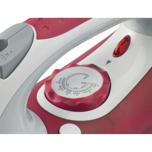 BLACKDECKER XT2040 steam iron close-up showing red temperature control dial on white and red handle.